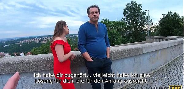  HUNT4K. Böses Mädchen verdient viel Geld mit ihrem sexy Körper vor ihrem armen Vater